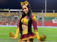 Hincha - Tribunera - Chica - Fanatica de la Barra: Revolución Vinotinto Sur • Club: Tolima