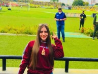 Hincha - Tribunera - Chica - Fanatica de la Barra: Revolución Vinotinto Sur • Club: Tolima