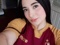 Hincha - Tribunera - Chica - Fanatica de la Barra: Revolución Vinotinto Sur • Club: Tolima