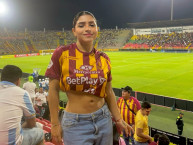 Hincha - Tribunera - Chica - Fanatica de la Barra: Revolución Vinotinto Sur &bull; Club: Tolima &bull; País: Colombia
