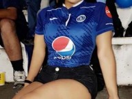 Hincha - Tribunera - Chica - Fanatica de la Barra: Revolucionarios 1928 • Club: Motagua