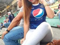 Hincha - Tribunera - Chica - Fanatica de la Barra: Revolucionarios 1928 • Club: Motagua