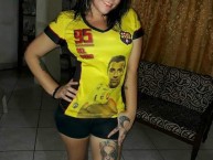 Hincha - Tribunera - Chica - Fanatica de la Barra: Sur Oscura • Club: Barcelona Sporting Club