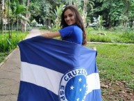 Hincha - Tribunera - Chica - Fanatica de la Barra: Torcida Fanáti-Cruz • Club: Cruzeiro