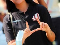 Hincha - Tribunera - Chica - Fanatica de la Barra: Trinchera Norte • Club: Universitario de Deportes