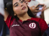 Hincha - Tribunera - Chica - Fanatica de la Barra: Trinchera Norte • Club: Universitario de Deportes