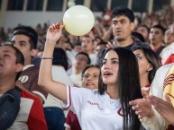 Hincha - Tribunera - Chica - Fanatica de la Barra: Trinchera Norte &bull; Club: Universitario de Deportes &bull; País: Peru