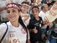 Hincha - Tribunera - Chica - Fanatica de la Barra: Trinchera Norte • Club: Universitario de Deportes • País: Peru