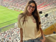 Hincha - Tribunera - Chica - Fanatica de la Barra: Trinchera Norte • Club: Universitario de Deportes • País: Peru