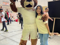 Hincha - Tribunera - Chica - "IG: @alelopez94u" Fanatica de la Barra: Trinchera Norte &bull; Club: Universitario de Deportes &bull; País: Peru