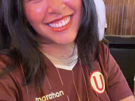 Hincha - Tribunera - Chica - Fanatica de la Barra: Trinchera Norte &bull; Club: Universitario de Deportes &bull; País: Peru