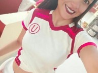 Hincha - Tribunera - Chica - Fanatica de la Barra: Trinchera Norte • Club: Universitario de Deportes