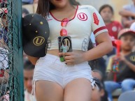 Hincha - Tribunera - Chica - Fanatica de la Barra: Trinchera Norte • Club: Universitario de Deportes