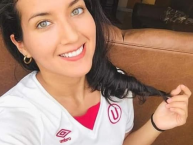 Hincha - Tribunera - Chica - Fanatica de la Barra: Trinchera Norte • Club: Universitario de Deportes