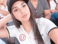 Hincha - Tribunera - Chica - Fanatica de la Barra: Trinchera Norte • Club: Universitario de Deportes