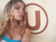 Hincha - Tribunera - Chica - Fanatica de la Barra: Trinchera Norte • Club: Universitario de Deportes