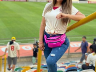 Hincha - Tribunera - Chica - Fanatica de la Barra: Trinchera Norte • Club: Universitario de Deportes