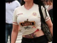 Hincha - Tribunera - Chica - Fanatica de la Barra: Trinchera Norte • Club: Universitario de Deportes