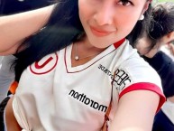 Hincha - Tribunera - Chica - Fanatica de la Barra: Trinchera Norte • Club: Universitario de Deportes