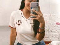 Hincha - Tribunera - Chica - Fanatica de la Barra: Trinchera Norte • Club: Universitario de Deportes