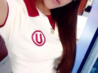 Hincha - Tribunera - Chica - Fanatica de la Barra: Trinchera Norte • Club: Universitario de Deportes