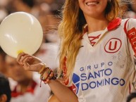 Hincha - Tribunera - Chica - Fanatica de la Barra: Trinchera Norte • Club: Universitario de Deportes