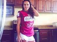 Hincha - Tribunera - Chica - Fanatica de la Barra: Ultra Morada • Club: Saprissa