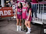 Hincha - Tribunera - Chica - Fanatica de la Barra: Ultra Morada • Club: Saprissa