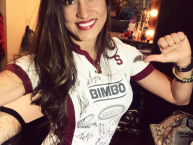 Hincha - Tribunera - Chica - Fanatica de la Barra: Ultra Morada • Club: Saprissa