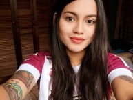 Hincha - Tribunera - Chica - Fanatica de la Barra: Ultra Morada • Club: Saprissa