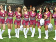 Hincha - Tribunera - Chica - Fanatica de la Barra: Ultra Morada • Club: Saprissa