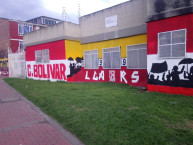 Mural - Graffiti - Pintadas - Mural de la Barra: La Guardia Albi Roja Sur &bull; Club: Independiente Santa Fe &bull; País: Colombia
