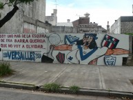 Mural - Graffiti - Pintada - "SOY UNO MAS DE LA ESQUINA DE ESA BARRA QUERIDA QUE NO VOY A OLVIDAR" Mural de la Barra: La Pandilla de Liniers • Club: Vélez Sarsfield