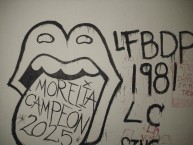 Mural - Graffiti - Pintada - "LA BANDA DEL MORELIA ~ LA FAMOSA BANDA DEL PONIENTE" Mural de la Barra: Locura 81 &bull; Club: Monarcas Morelia