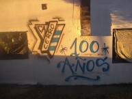 Mural - Graffiti - Pintadas - "Recuerdo de los 100 años!" Mural de la Barra: Los Villeros &bull; Club: Cerro &bull; País: Uruguay