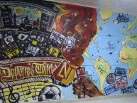 Mural - Graffiti - Pintadas - Mural de la Barra: Revolución Vinotinto Sur • Club: Tolima • País: Colombia