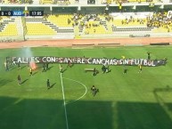 Trapo - Bandeira - Faixa - Telón - "CALLES CON SANGRE, CANCHAS SIN FÚTBOL" Trapo de la Barra: Al Hueso Pirata • Club: Coquimbo Unido • País: Chile