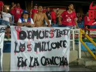 Trapo - Bandeira - Faixa - Telón - "DEMUESTREN LOS MILLONES EN LA CANCHA" Trapo de la Barra: Baron Rojo Sur • Club: América de Cáli