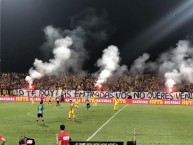 Trapo - Bandeira - Faixa - Telón - "YO TE DOY LAS ENTRADAS, VOS NO QUERÉS VENIR" Trapo de la Barra: Barra Amsterdam • Club: Peñarol