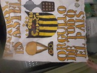 Trapo - Bandeira - Faixa - Telón - "Peñarol es asi el orgullo de todo el pais" Trapo de la Barra: Barra Amsterdam &bull; Club: Peñarol