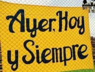 Trapo - Bandeira - Faixa - Telón - "Ayer, Hoy y Siempre" Trapo de la Barra: Barra Amsterdam &bull; Club: Peñarol