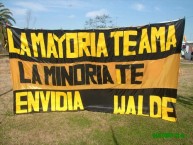 Trapo - Bandeira - Faixa - Telón - "La mayoria te ama la minoria te envidia" Trapo de la Barra: Barra Amsterdam • Club: Peñarol