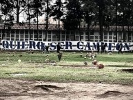 Trapo - Bandeira - Faixa - Telón - "QUIERO SER CAMPEON" Trapo de la Barra: Comandos Azules • Club: Millonarios