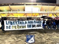 Trapo - Bandeira - Faixa - Telón - "Libertad a los pibes de Peñarol en Brasil" Trapo de la Barra: Comandos Azules • Club: Millonarios