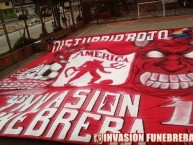 Trapo - Bandeira - Faixa - Telón - Trapo de la Barra: Disturbio Rojo Bogotá • Club: América de Cáli