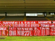 Trapo - Bandeira - Faixa - Telón - Trapo de la Barra: Disturbio Rojo Bogotá • Club: América de Cáli