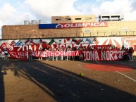 Trapo - Bandeira - Faixa - Telón - Trapo de la Barra: Disturbio Rojo Bogotá • Club: América de Cáli • País: Colombia