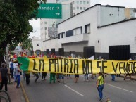 Trapo - Bandeira - Faixa - Telón - "La patria No se vende." Trapo de la Barra: Fortaleza Leoparda Sur • Club: Atlético Bucaramanga