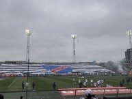 Trapo - Bandeira - Faixa - Telón - "COLO- COLO EL ORGULLO DE REPRESENTAR A TODO UN PUEBLO Y NO A UNA UNIVERSIDAD" Trapo de la Barra: Garra Blanca • Club: Colo-Colo