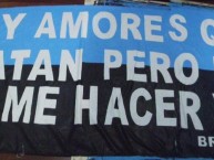 Trapo - Bandeira - Faixa - Telón - "hay amores que matan pero el tuyo me hace vivir" Trapo de la Barra: Geral do Grêmio • Club: Grêmio